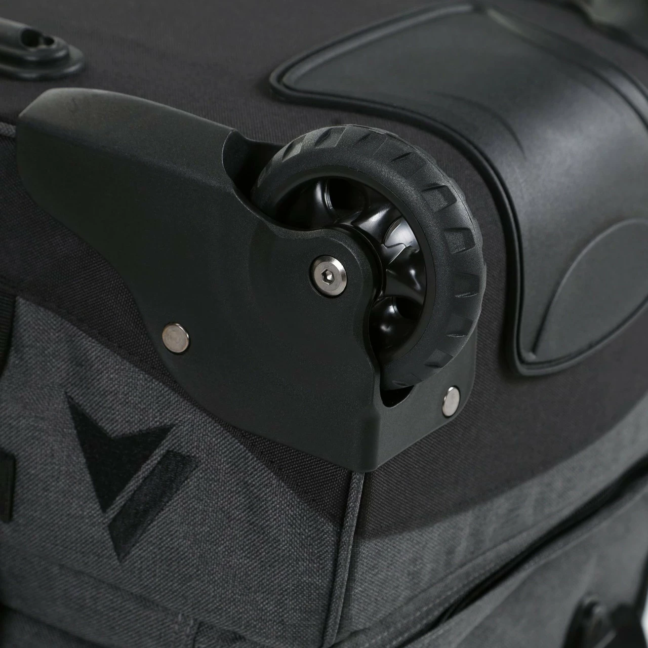 Surfanic Maxim 2.0 2 Wheeled Duffle - 63cm 10 Surfanic Maxim 2.0 2 Wheeled Duffle - 63cm - Image 10