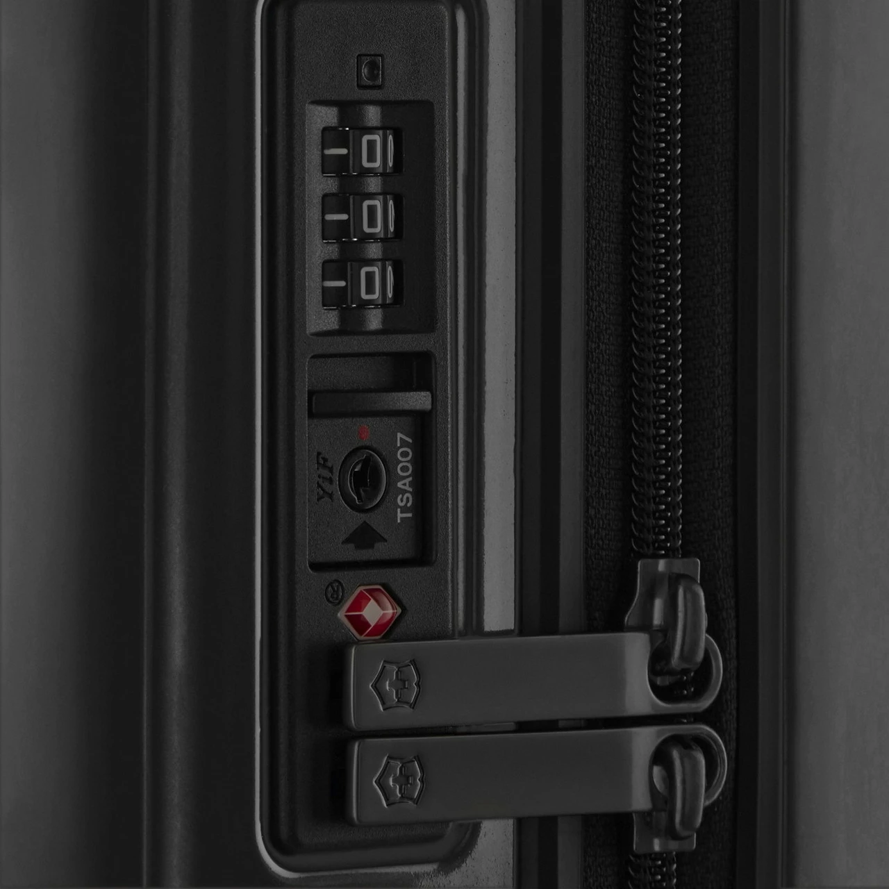 Victorinox Airox Large Suitcase - 75cm 12 Victorinox Airox Large Suitcase - 75cm - Image 12