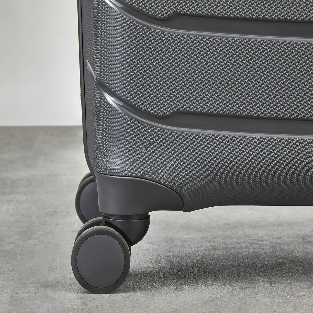 Rock Prime 4 Wheel Exp Large Suitcase - 75cm 12 Rock Prime 4 Wheel Exp Large Suitcase - 75cm - Image 12