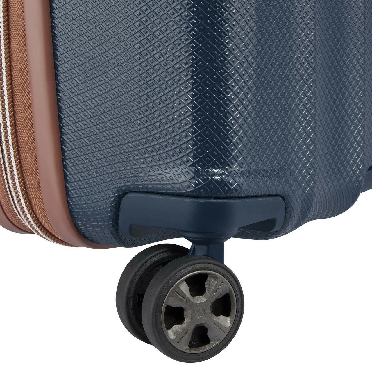 Delsey St. Tropez 4 Wheel Expandable Cabin Suitcase - 55cm 17 Delsey St. Tropez 4 Wheel Expandable Cabin Suitcase - 55cm - Image 17