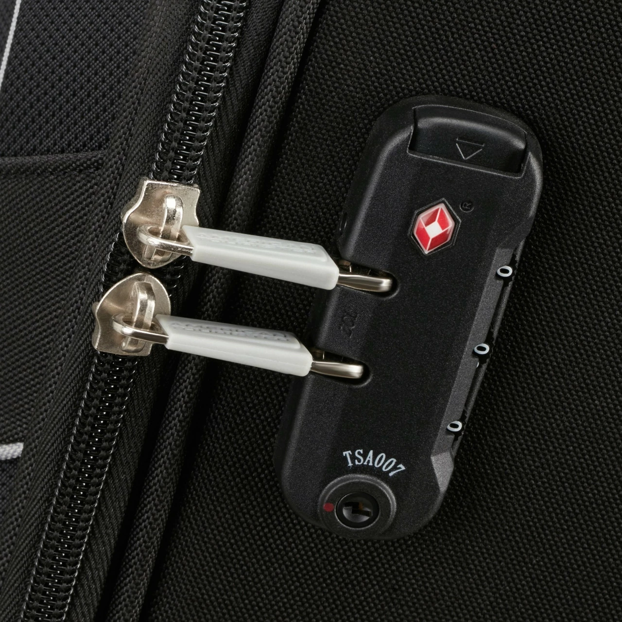 American Tourister Holiday Heat 4 Wheel Suitcase - 79cm 5 American Tourister Holiday Heat 4 Wheel Suitcase - 79cm - Image 5